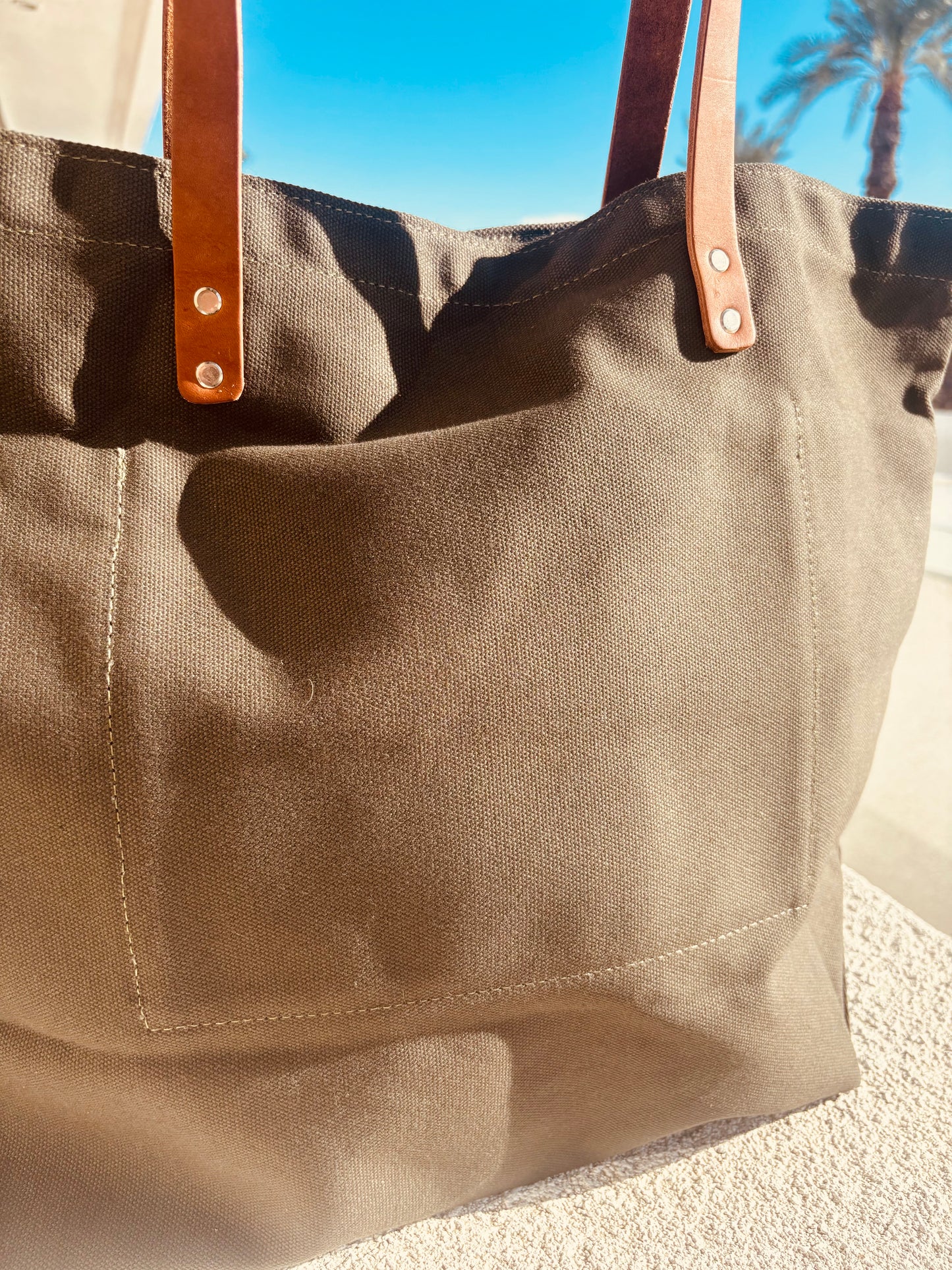 Canvas Essential Tote - Rancho Relaxo